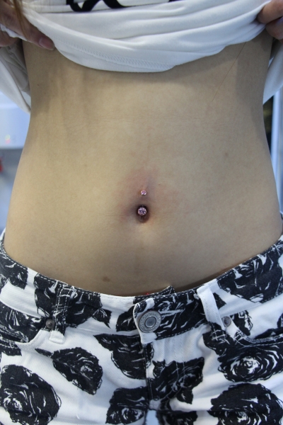 NAVEL (へそピアス）